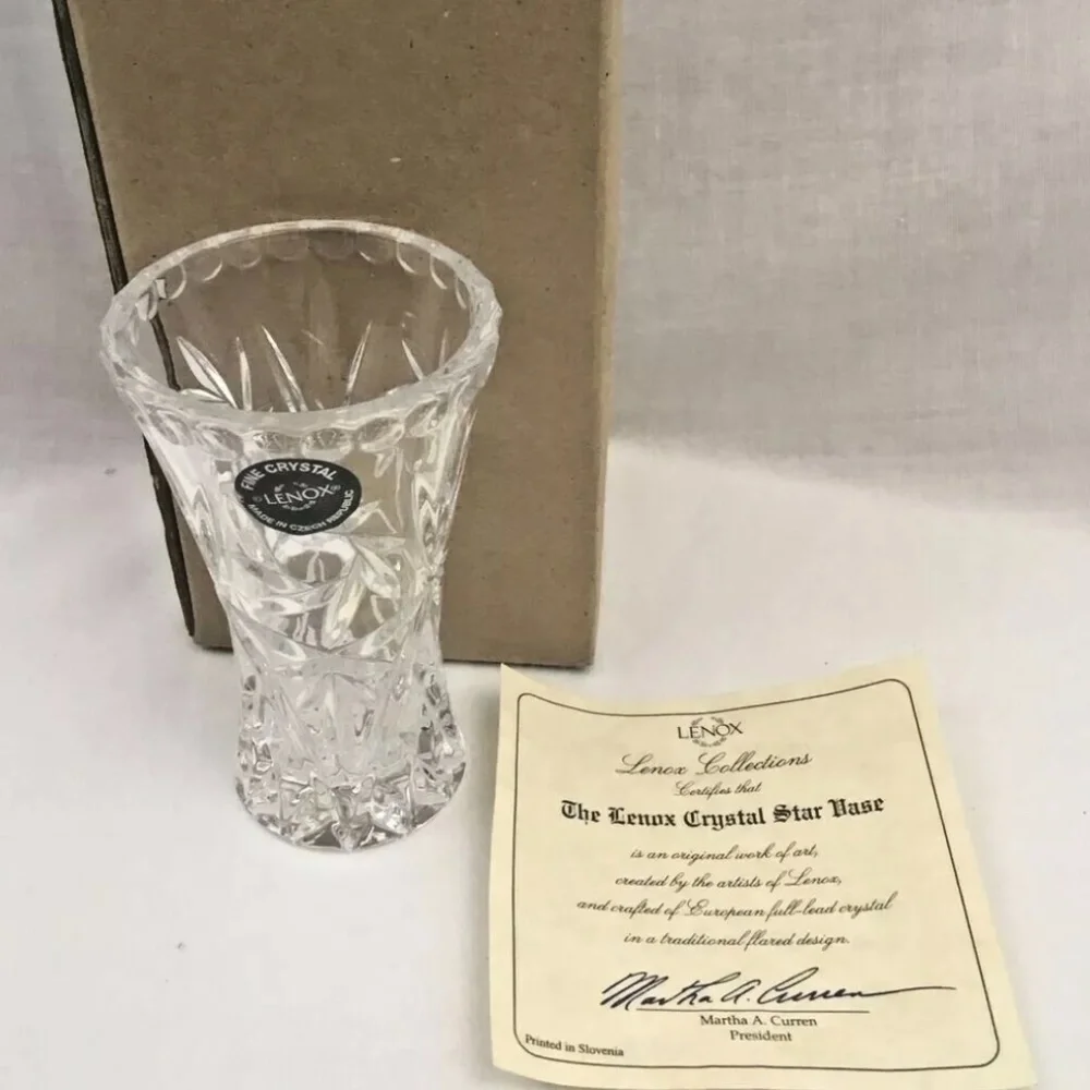COPY - New in Box With COA LENOX 6” Star Crystal Vase
